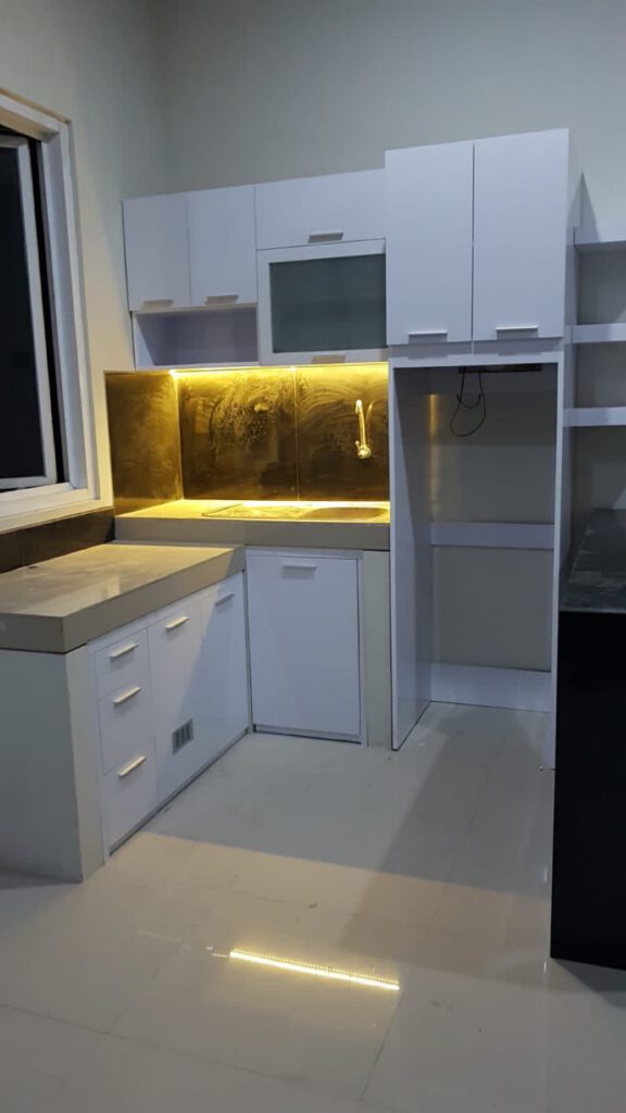 Dapur Compact Putih 02 — Klara Interior