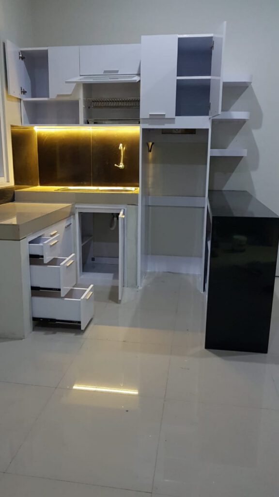 Dapur Compact Putih 04 — Klara Interior