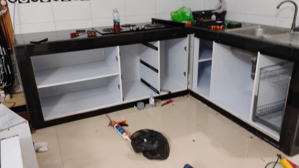 Dapur dan Entertainment Batu 07 — Klara Interior