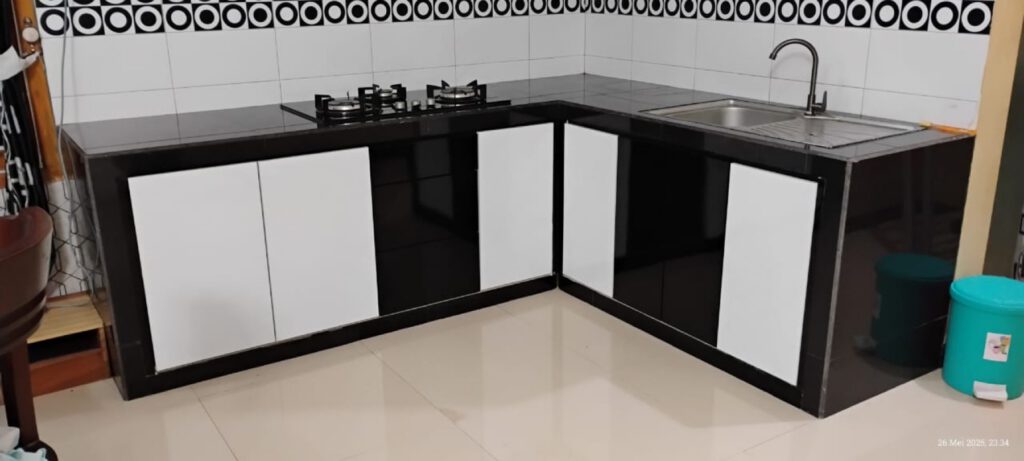 Dapur dan Entertainment Batu 08 — Klara Interior