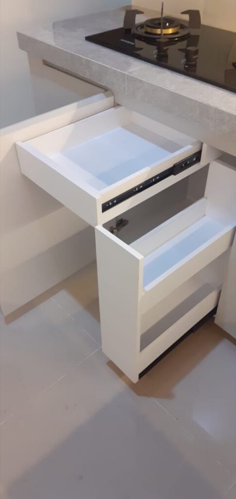 Dapur Natural Kontemporer 05 — Klara Interior